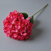 Rojo rosado — Hortensia artificial de tela con hojas — 61 cm