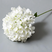 Blanco — Hortensia artificial de tela con hojas — 61 cm
