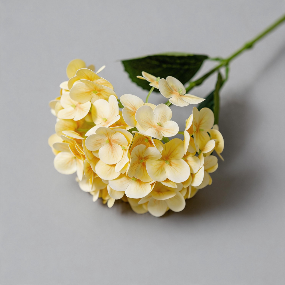 Amarillo crema — Vara de hortensia artificial — 61 cm